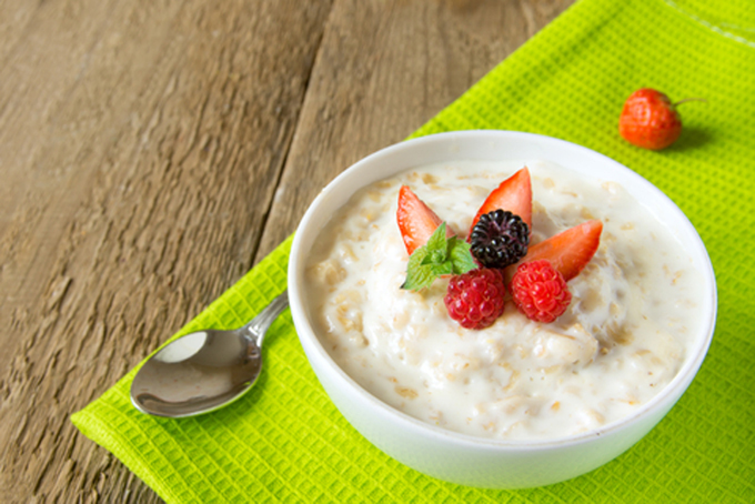 http://www.dreamstime.com/stock-photography-oatmeal-porridge-berries-fresh-hot-porrige-mint-napking-wooden-table-close-up-horizontal-copy-space-healthy-image32866932