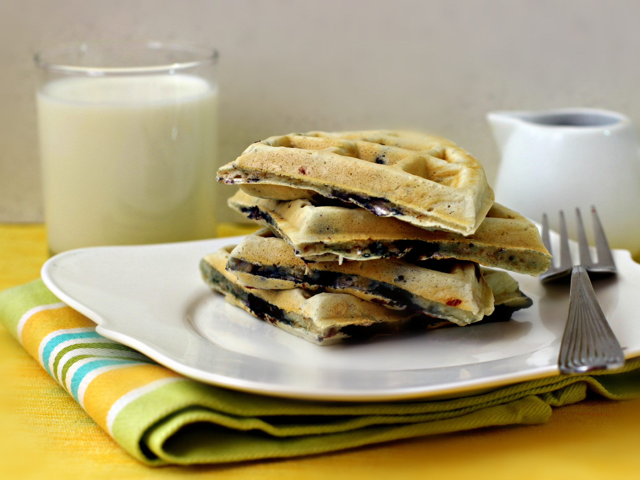Waffles de avena integral con chia y blueberries