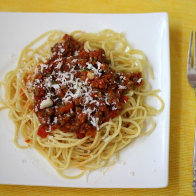 Espaguetis con carne  y tomates San Marzano